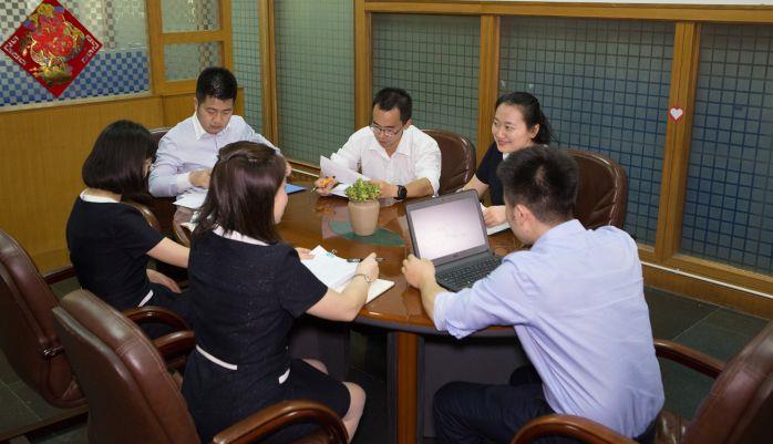 為集團(tuán)管理錢袋子（信貸與金融服務(wù)團(tuán)隊）