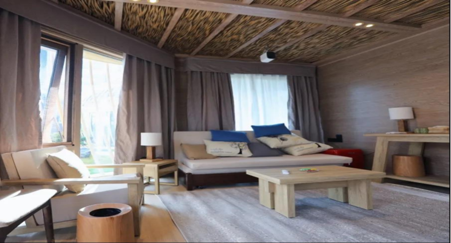 4.援建的萬(wàn)安縣百美村宿